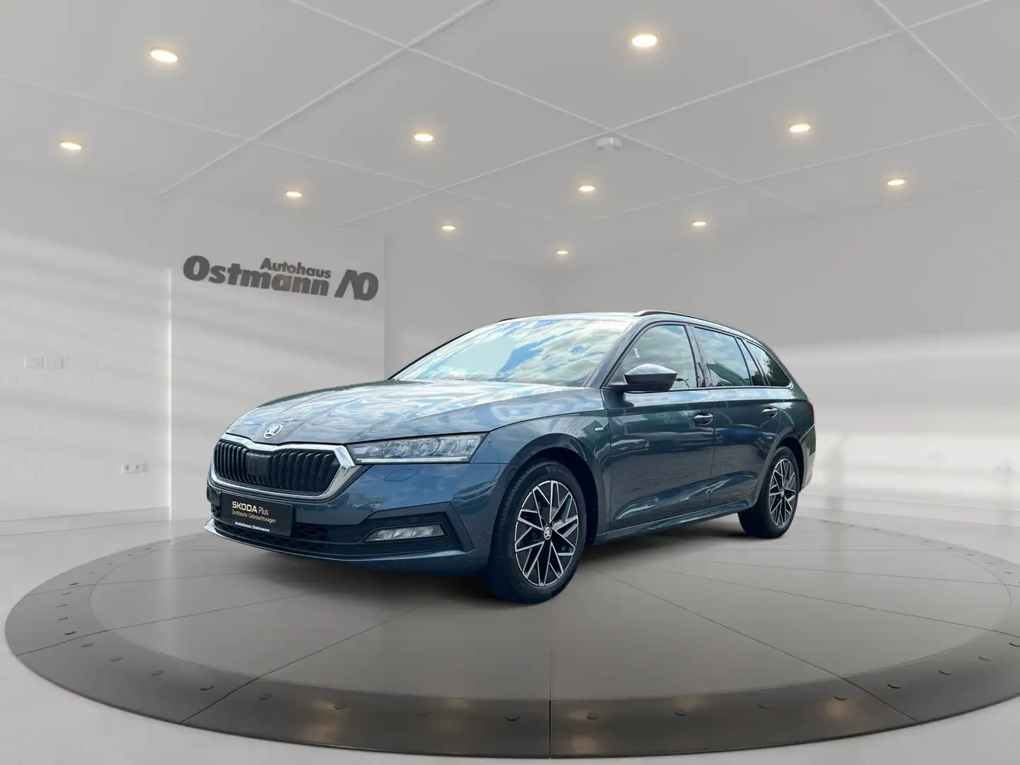 Skoda Octavia Combi Clever 110kw TDI DSG *NAVI*RFK*SHZ* Grau - 2
