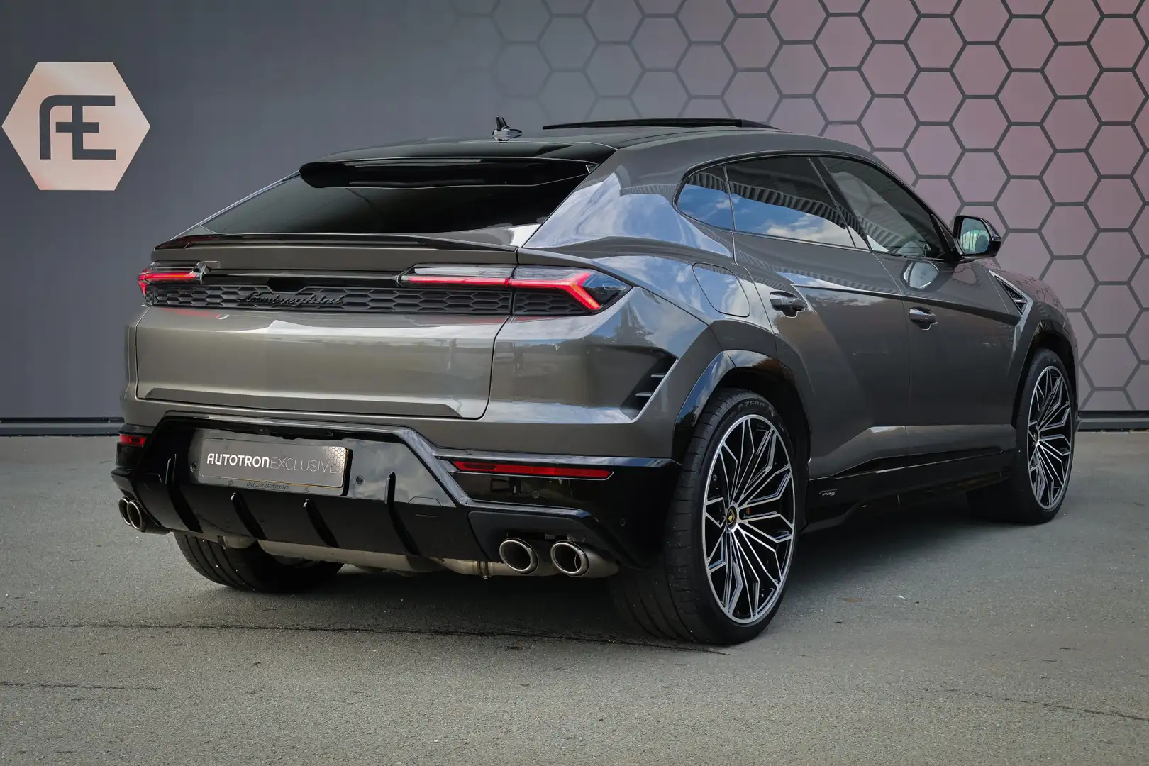 Lamborghini Urus SE 4.0 V8 Hybrid | AKRAPOVIC | BTW-AUTO | FULL PPF Grau - 2