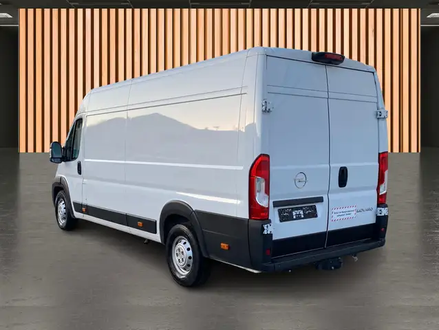 Opel Movano view 8