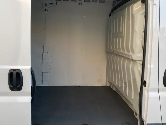 Opel Movano view 11