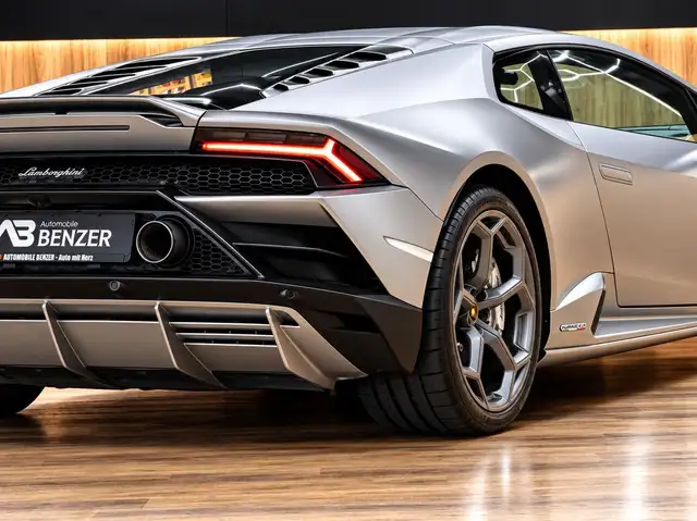 Lamborghini Huracan view 12