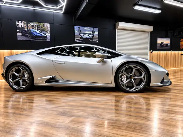 Lamborghini Huracan view 9