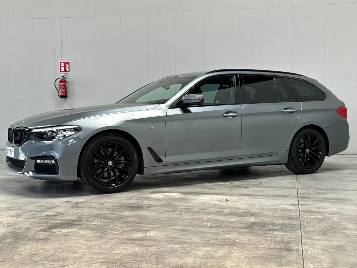 BMW 520 d Touring Msport auto GANCIO TRAINO Grigio - 2