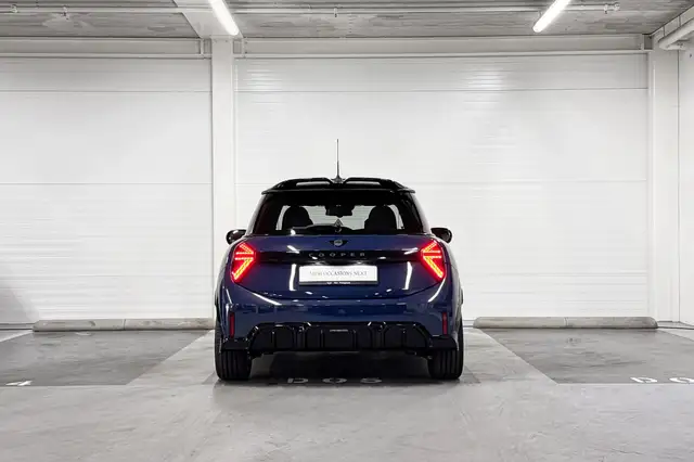 Mini Hatch view 7