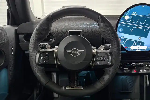 Mini Hatch view 12