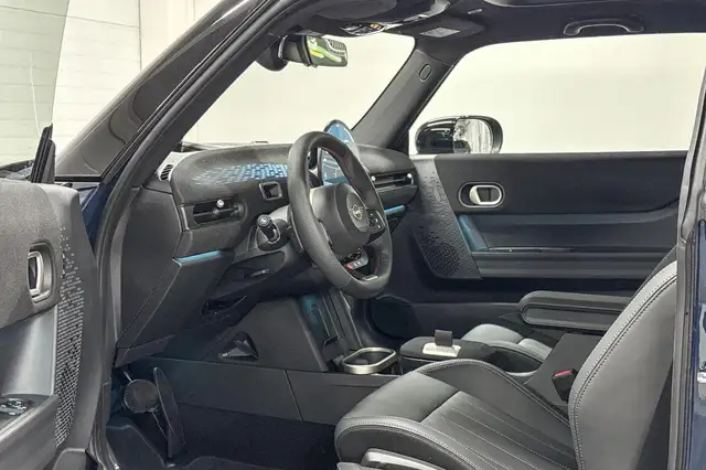 Mini Hatch view 8