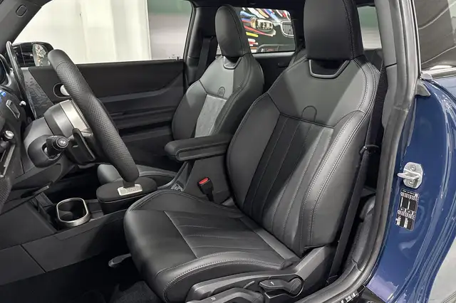 Mini Hatch view 9