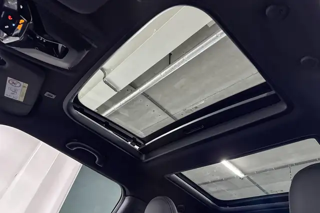 Mini Hatch view 10