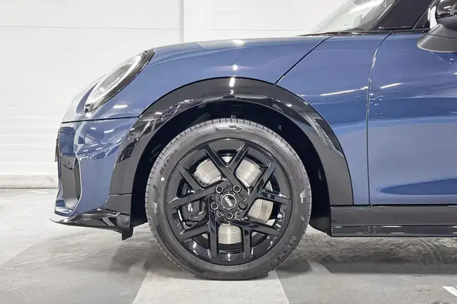 Mini Hatch view 4