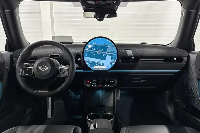 Mini Hatch view 11