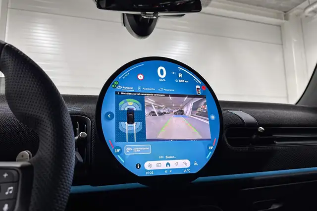 Mini Hatch view 13