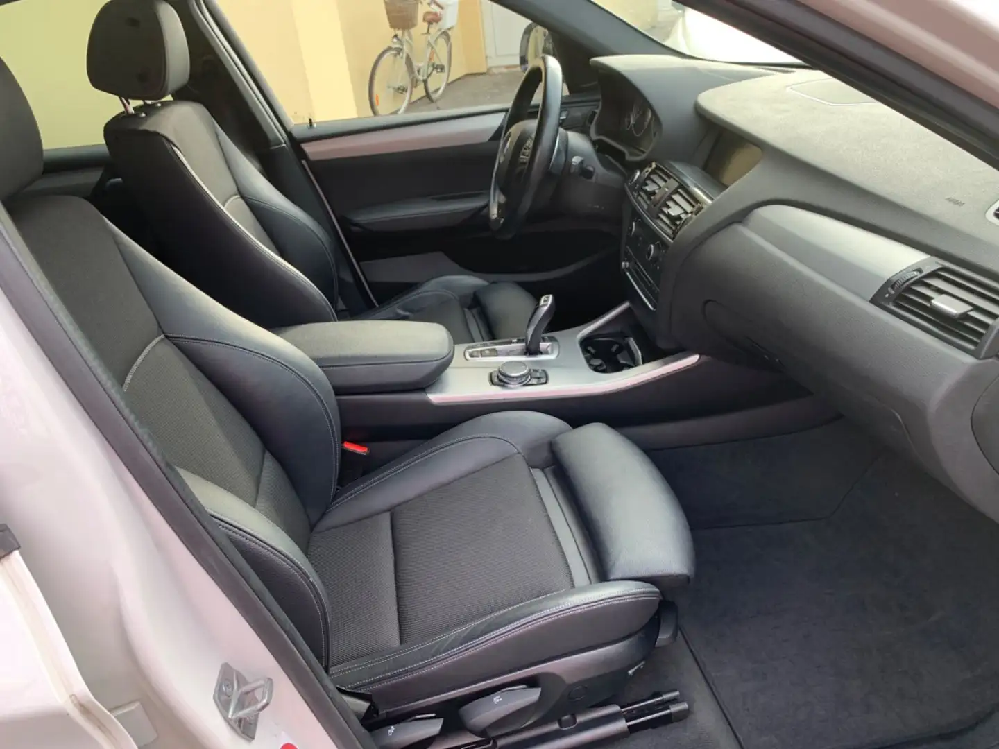 BMW X4 xDrive20d M PAKET Weiß - 2