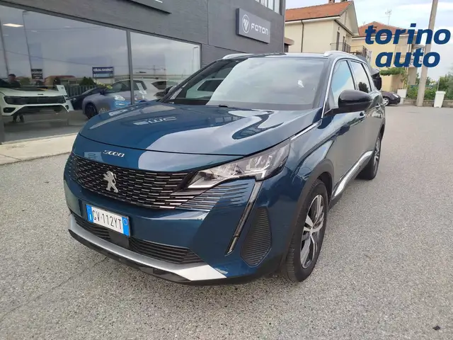 Peugeot 5008 view 3