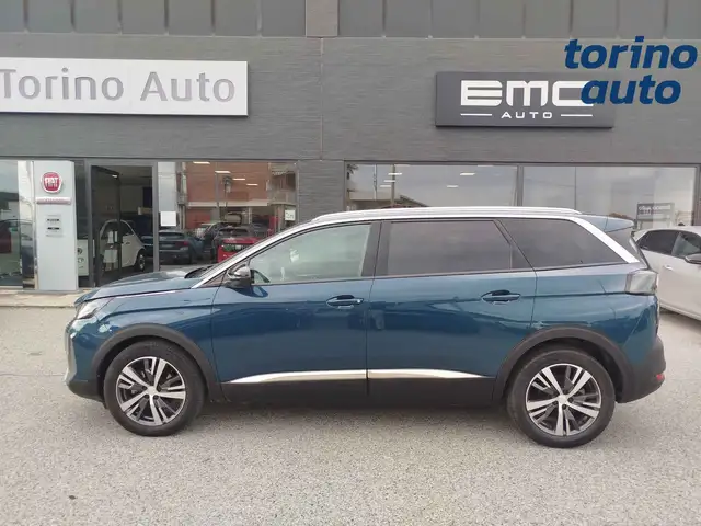 Peugeot 5008 view 4