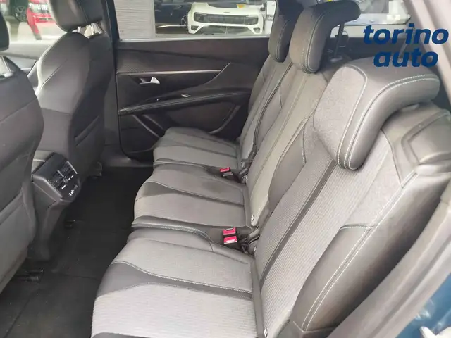 Peugeot 5008 view 11
