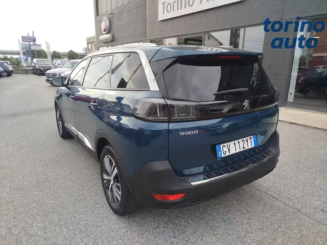 Peugeot 5008 view 5