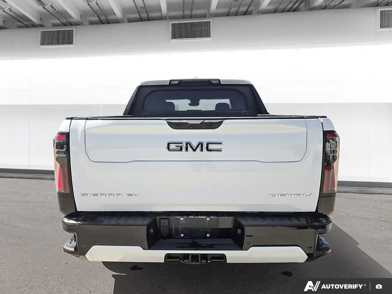 GMC Sierra EV снимка GMC Sierra EV