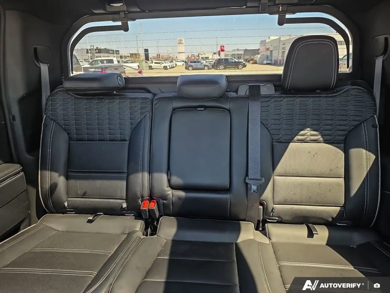 GMC Sierra EV снимка GMC Sierra EV