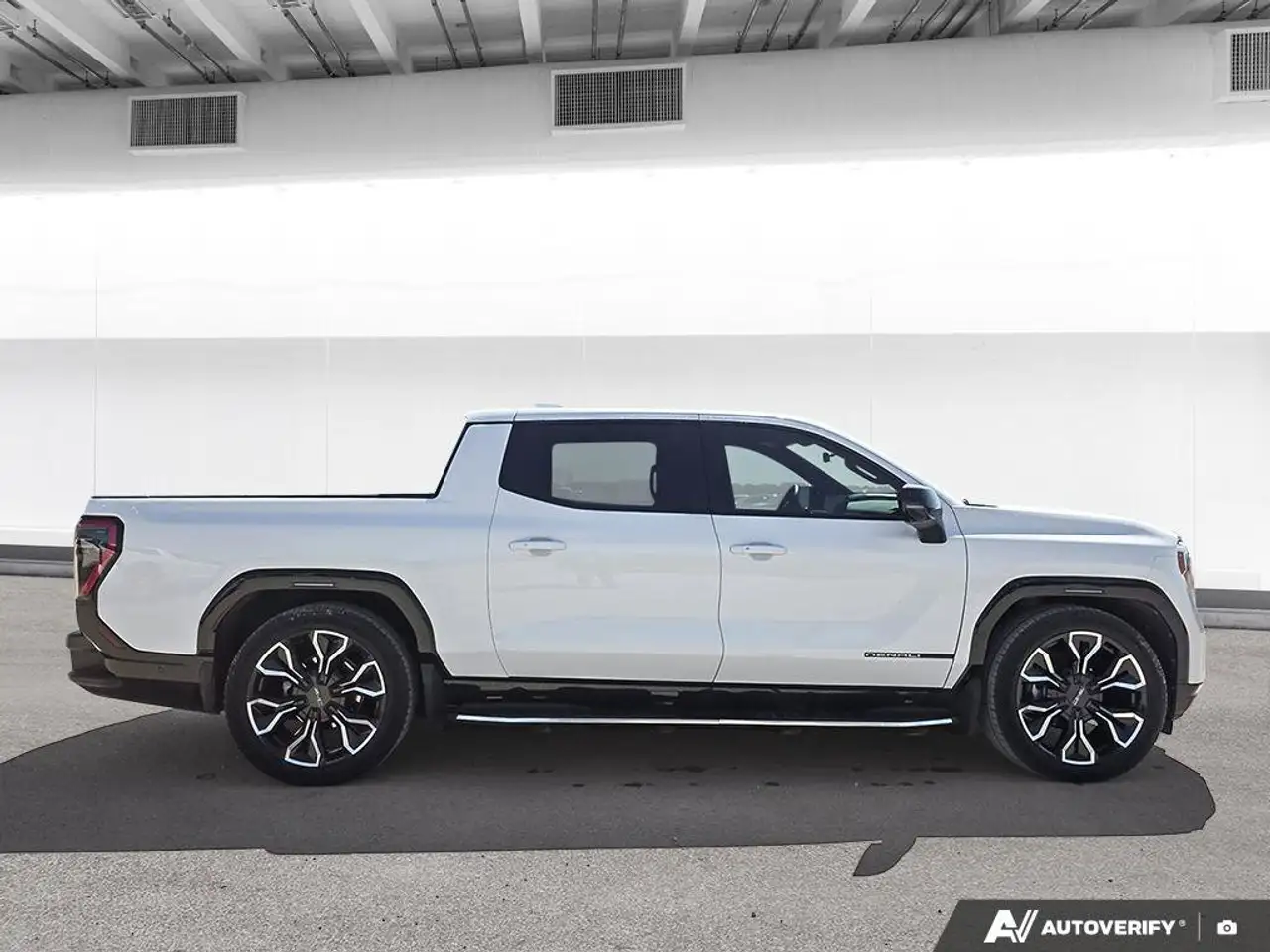 GMC Sierra EV снимка GMC Sierra EV