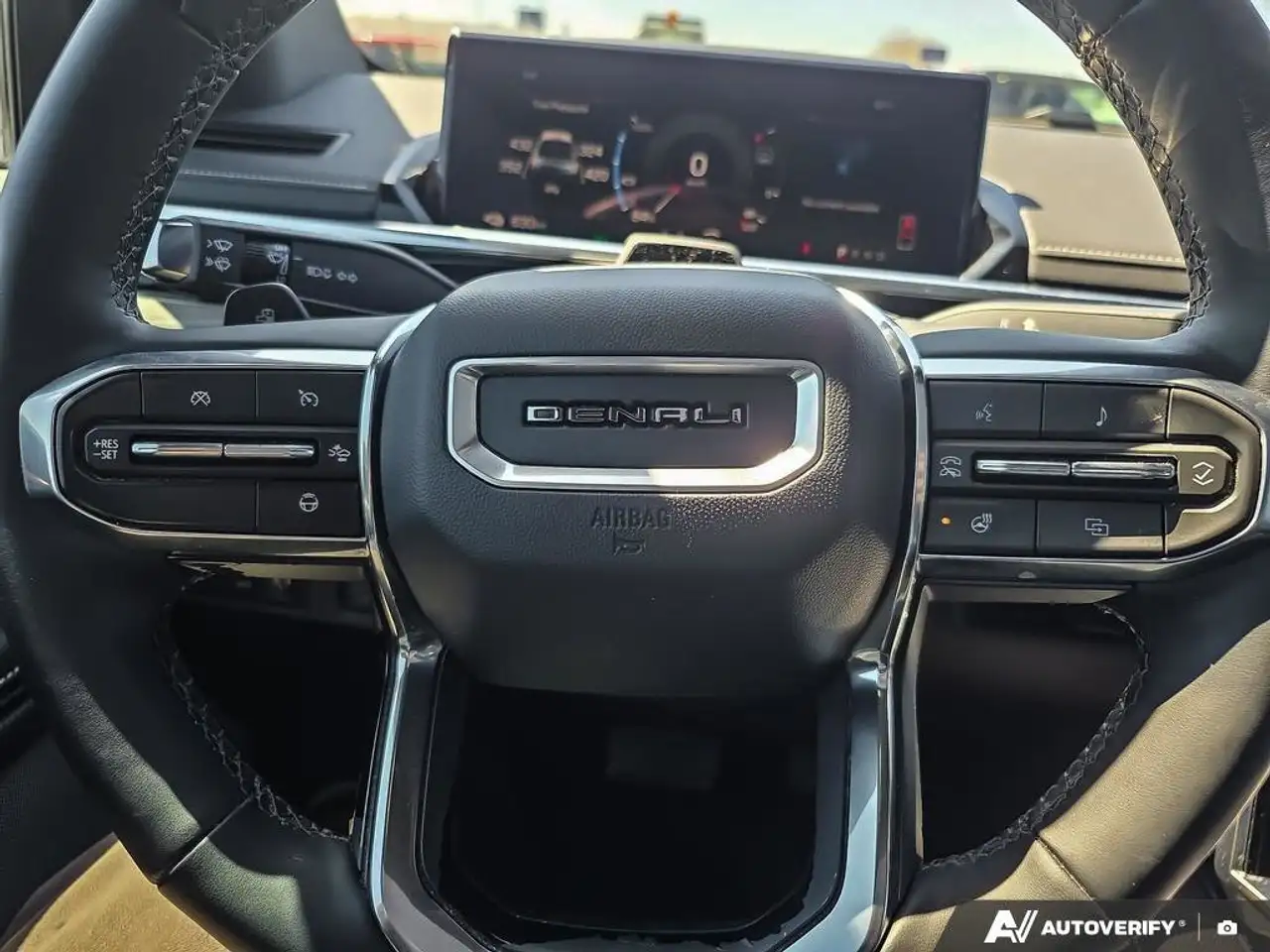 GMC Sierra EV снимка GMC Sierra EV