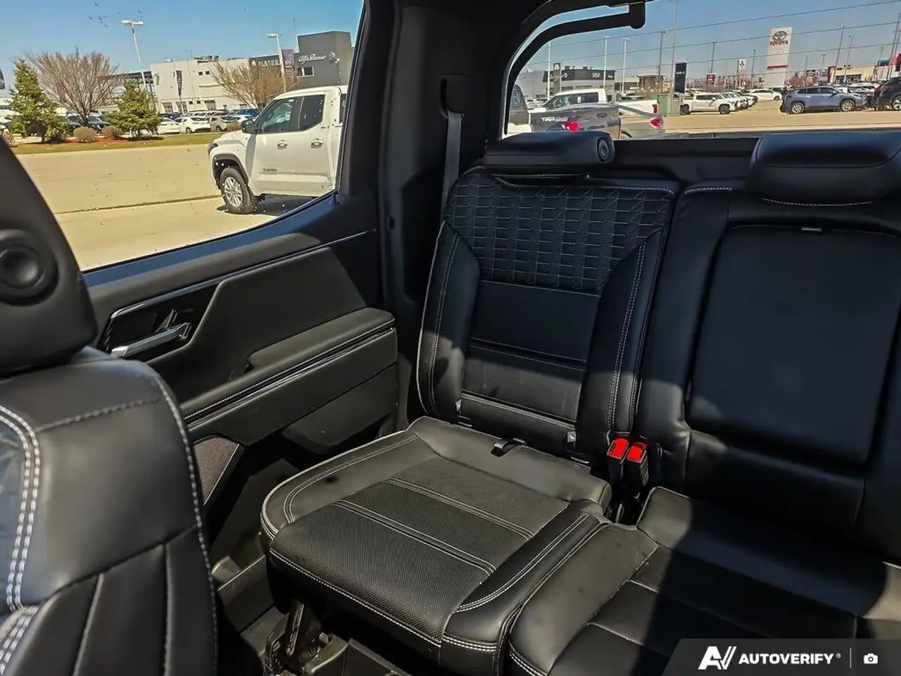 GMC Sierra EV снимка GMC Sierra EV
