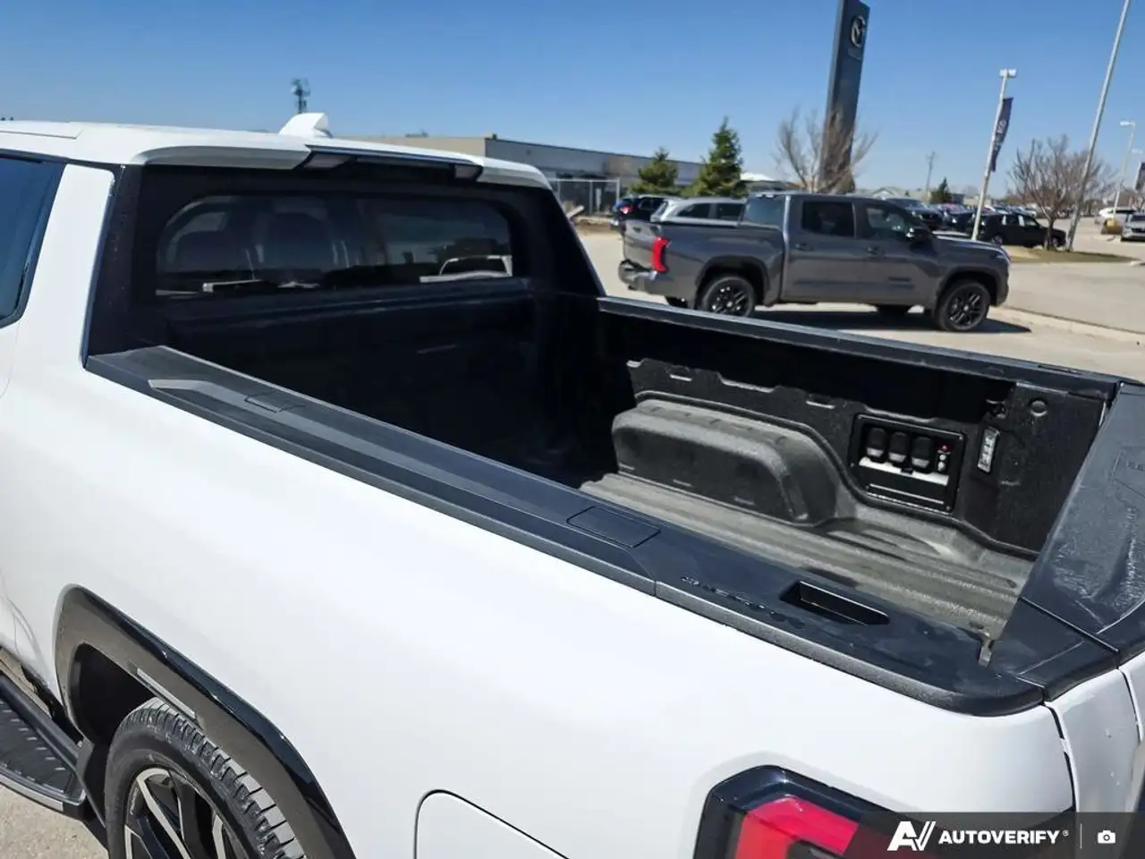 GMC Sierra EV снимка GMC Sierra EV