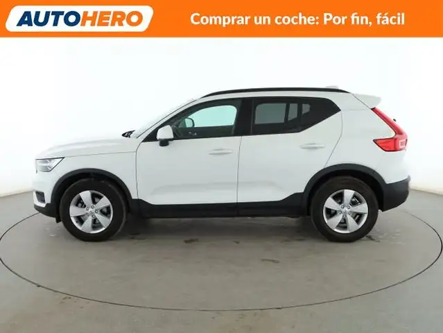 Volvo XC40 view 3