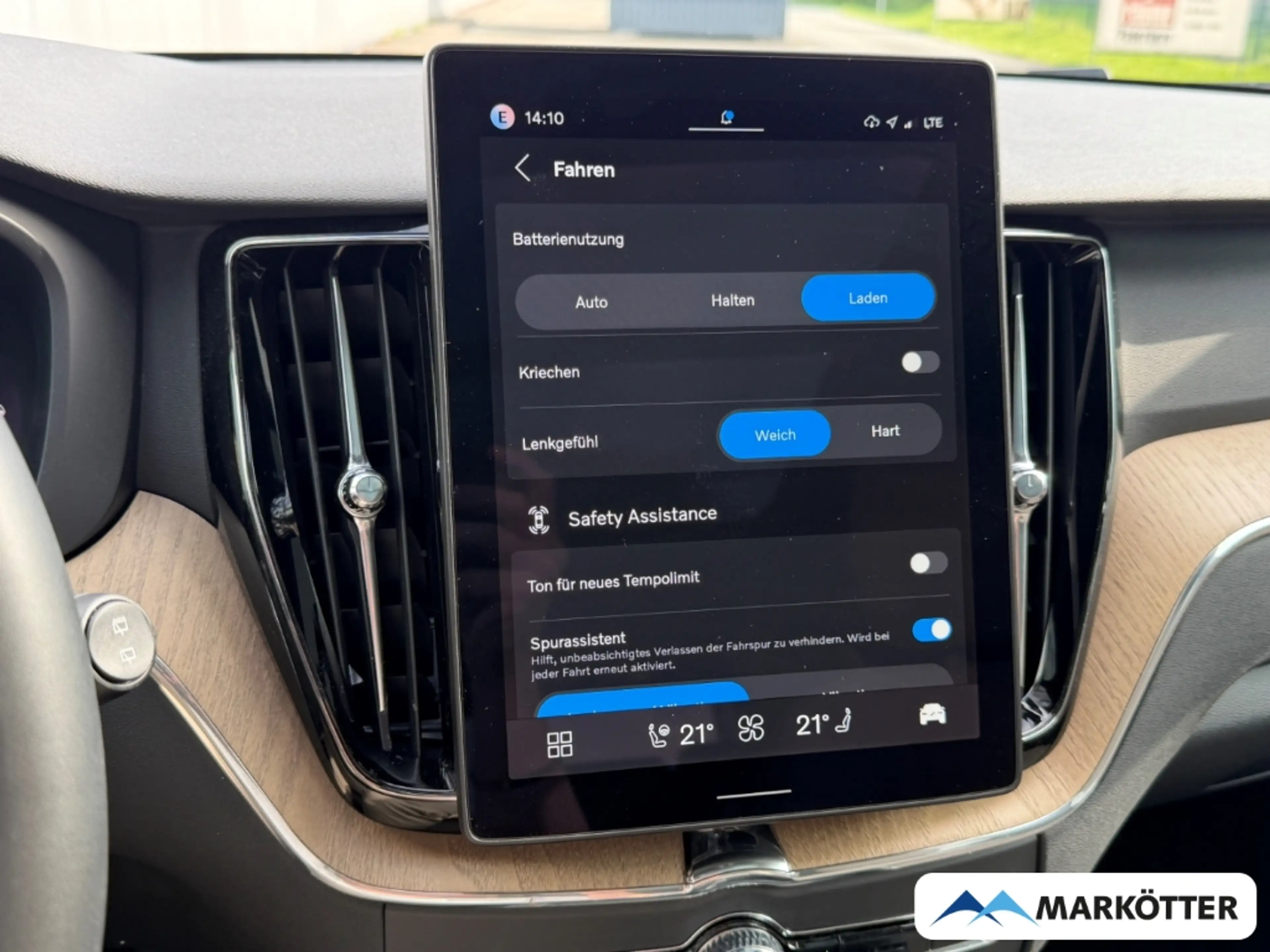 Volvo XC60 T8 AWD Plus Dark Recharge 360°/Pano/StandH/21'' — photo 15