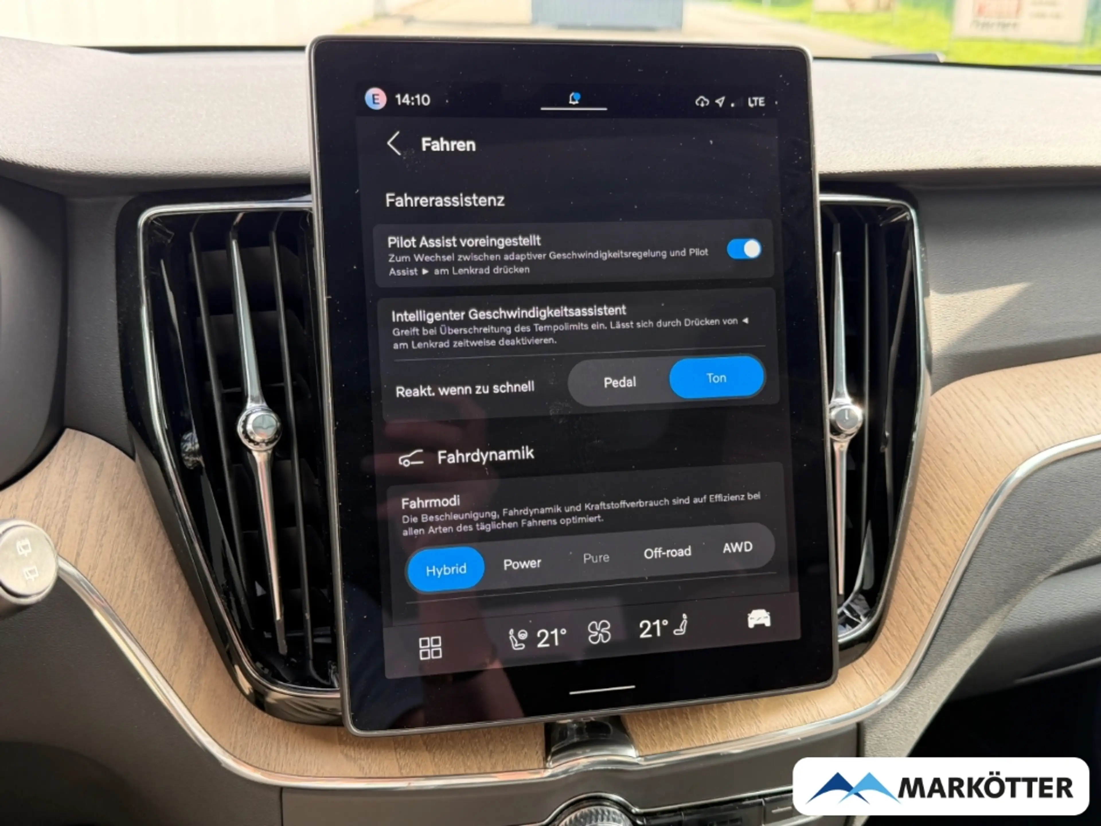 Volvo XC60 T8 AWD Plus Dark Recharge 360°/Pano/StandH/21'' — photo 14