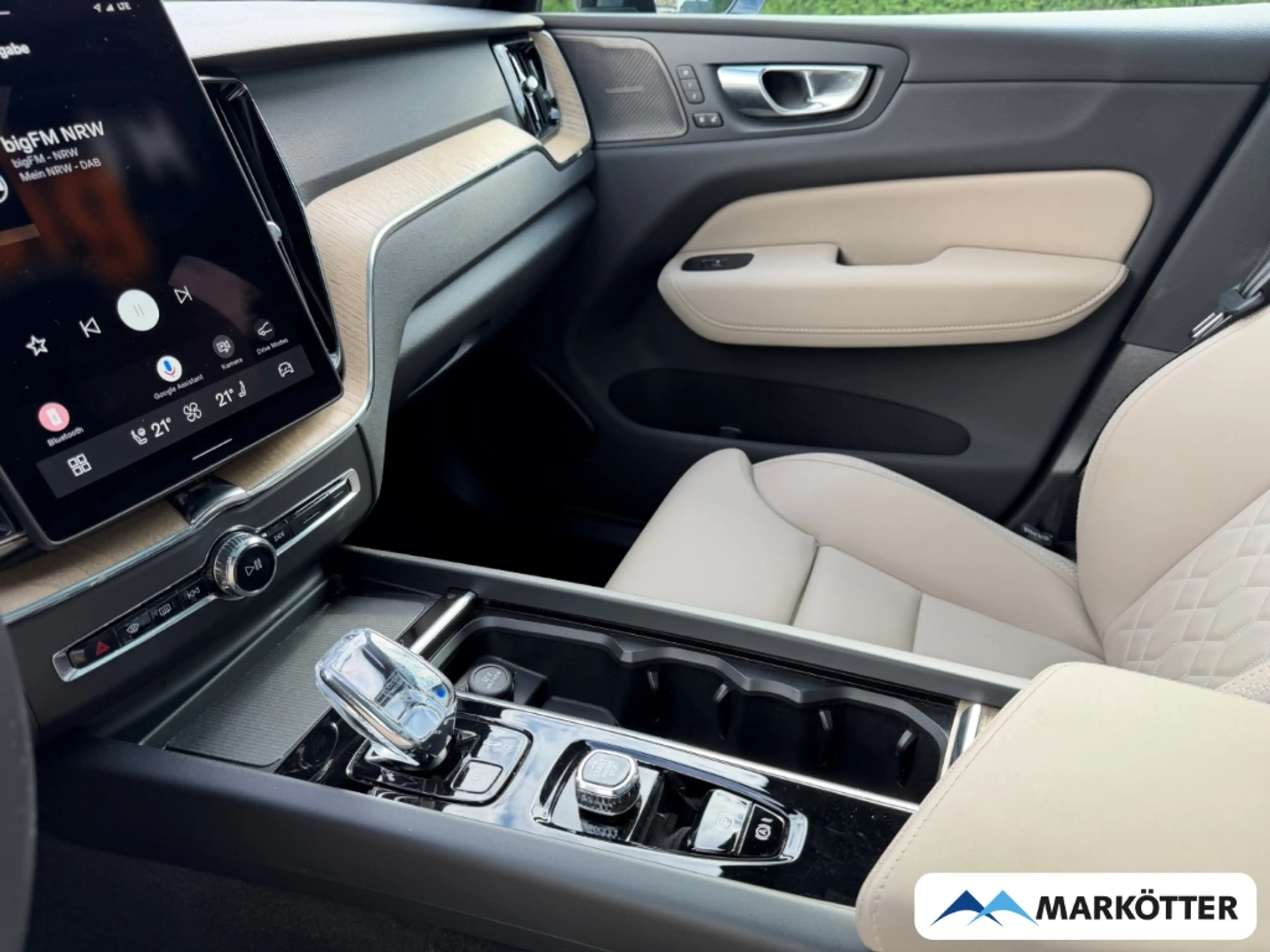 Volvo XC60 T8 AWD Plus Dark Recharge 360°/Pano/StandH/21'' — photo 13