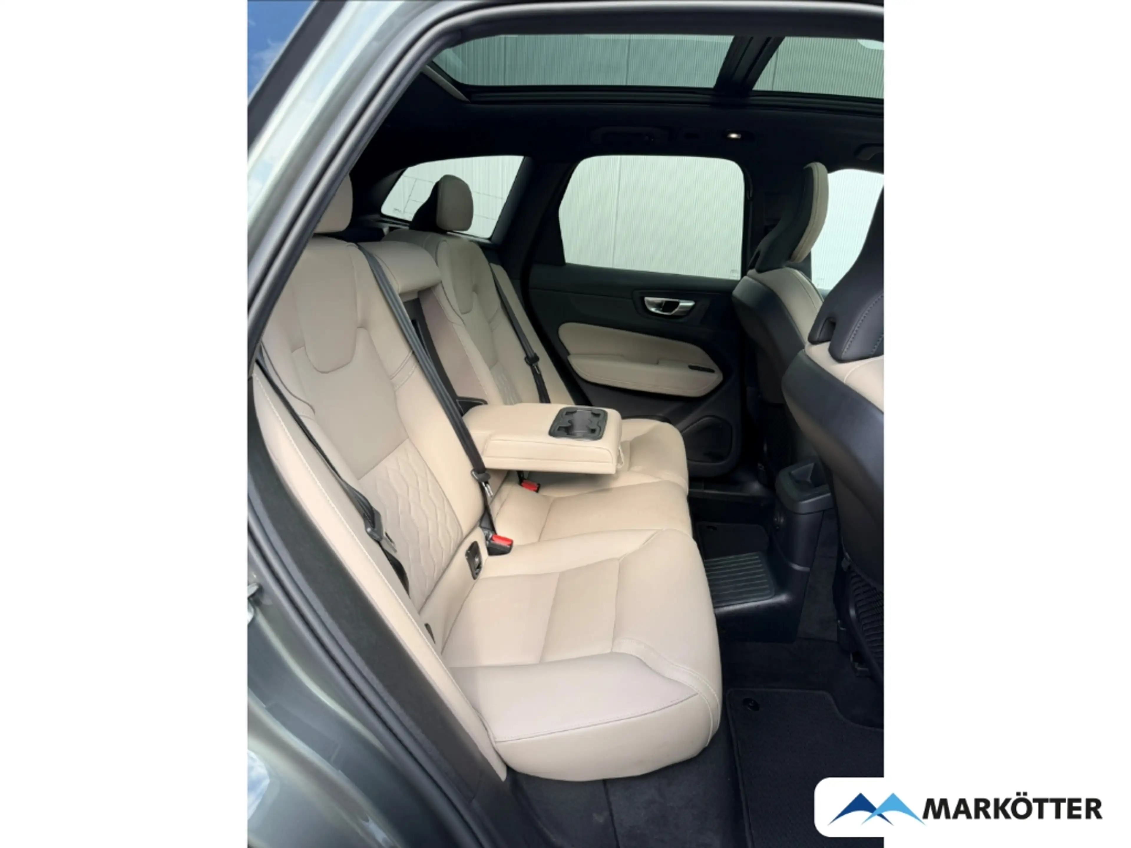 Volvo XC60 T8 AWD Plus Dark Recharge 360°/Pano/StandH/21'' — photo 8