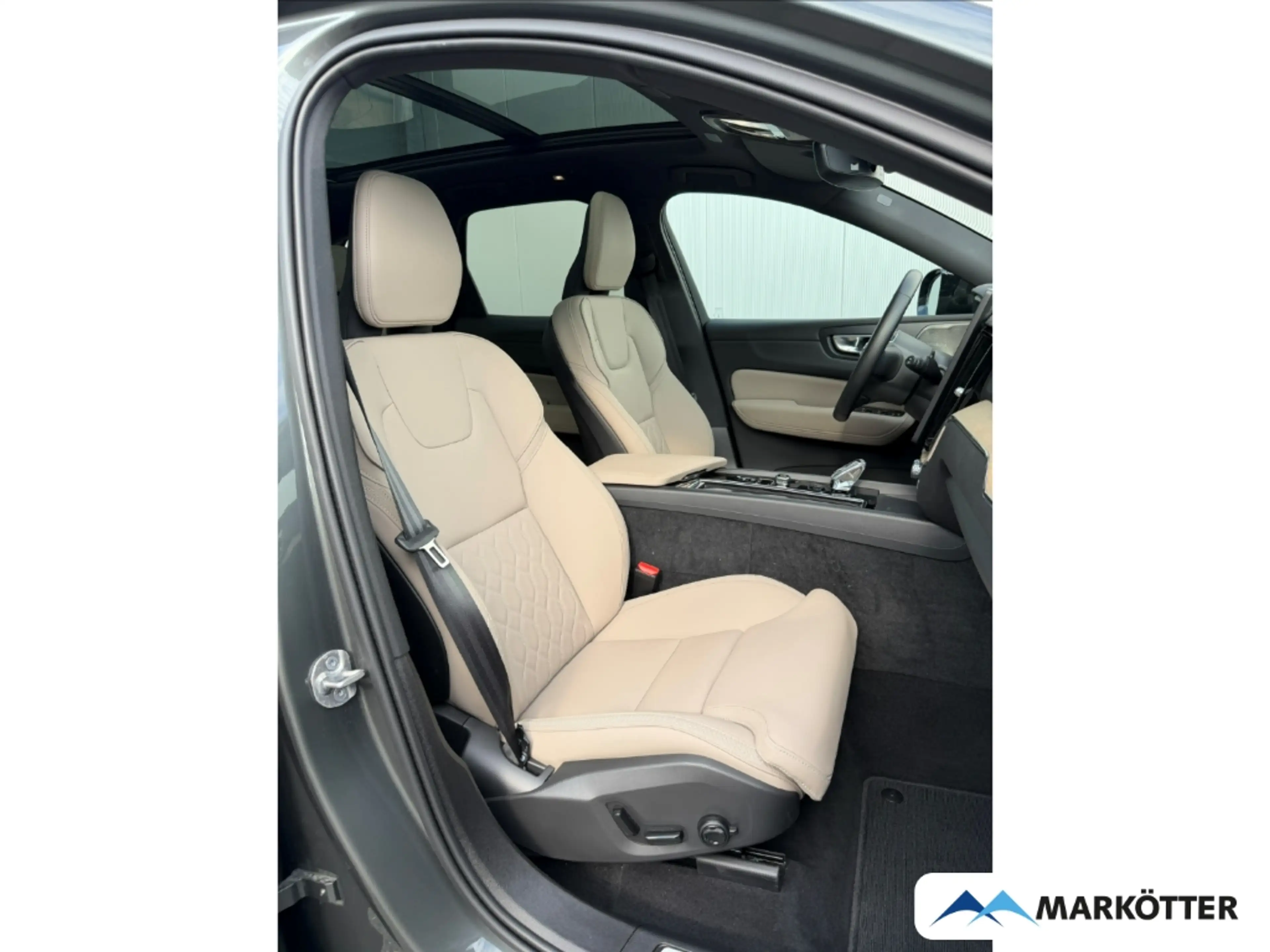 Volvo XC60 T8 AWD Plus Dark Recharge 360°/Pano/StandH/21'' — photo 9