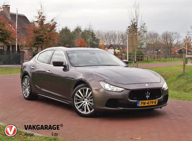 Maserati Ghibli 3.0 | Panoramadak | Camera | Dealer onderhouden |