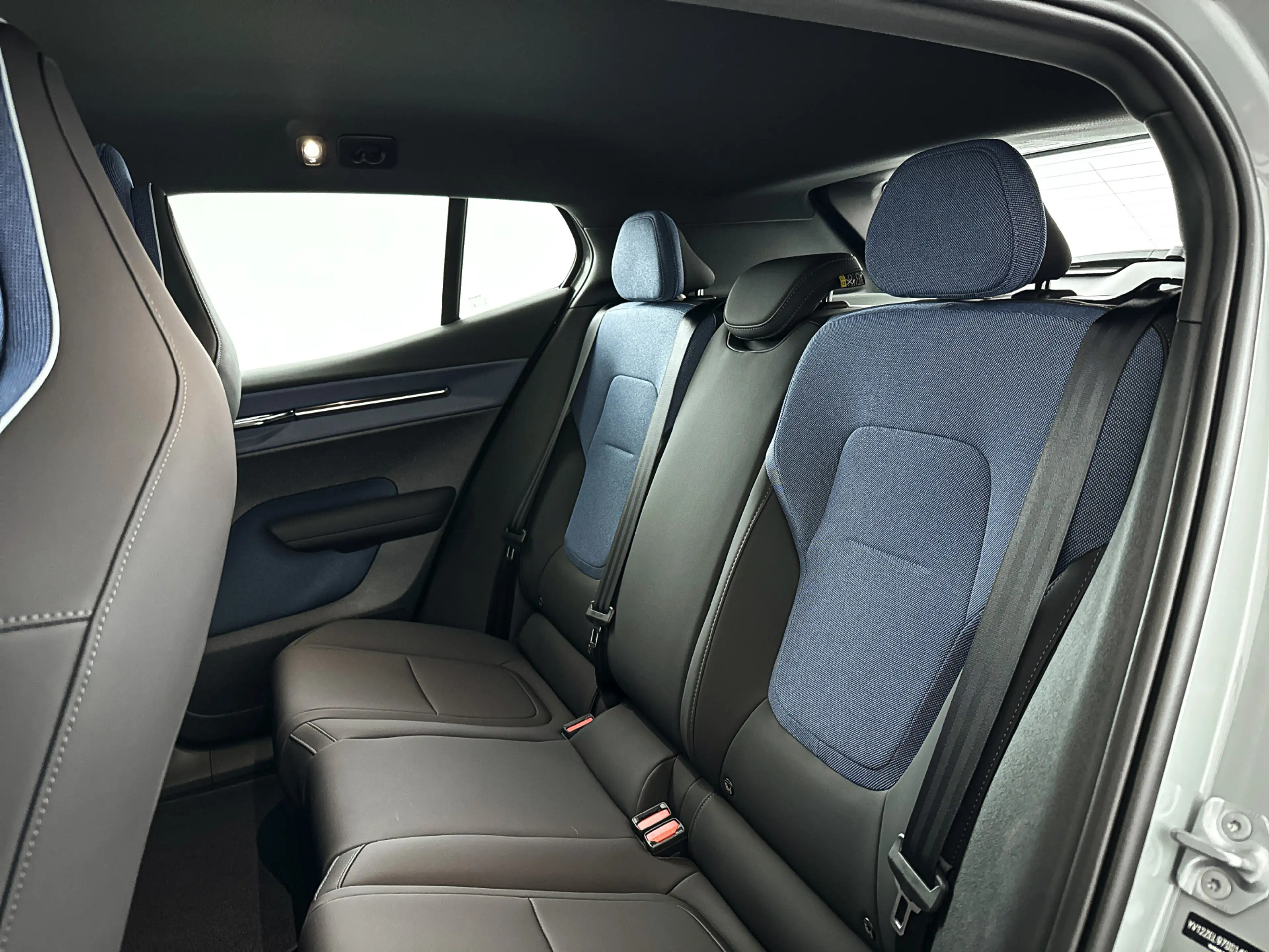 Volvo EX30 Single Motor Extended Range Plus 69 kWh | Parkeerc — photo 12