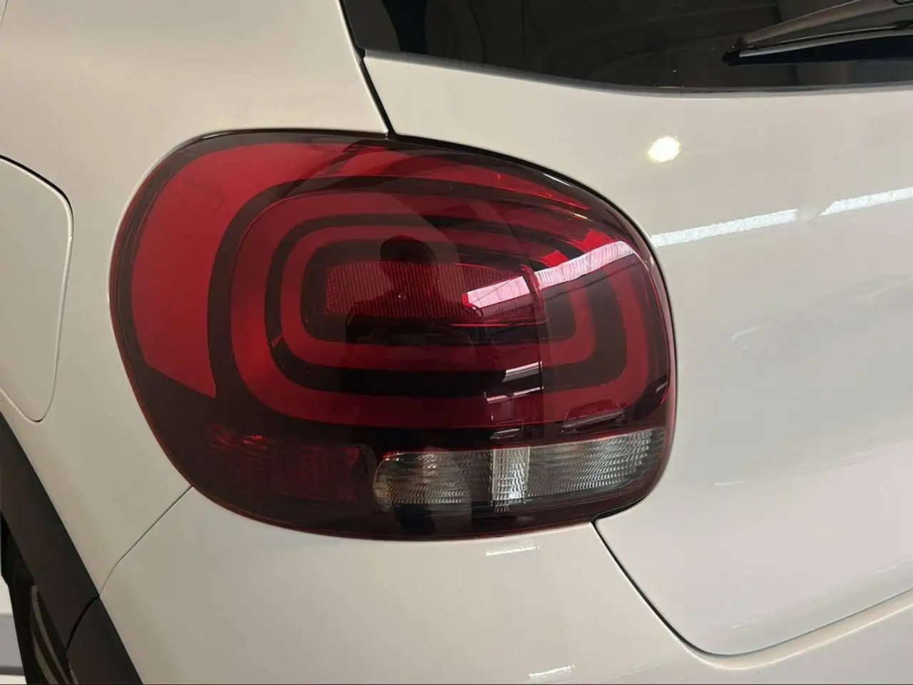 Citroen C3 PureTech 110 S&S EAT6 Shine 32