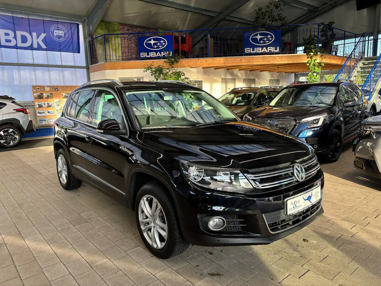 Volkswagen Tiguan S&S  4Motion Motor 74700 km Gelaufen Schwarz - 1