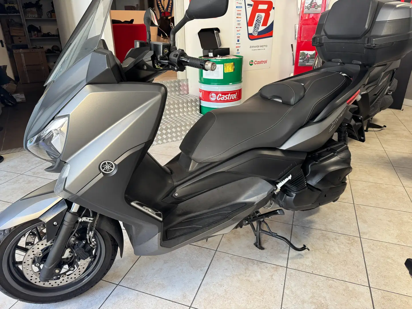 Yamaha X-Max 400 MOMODESIGN Nero - 2