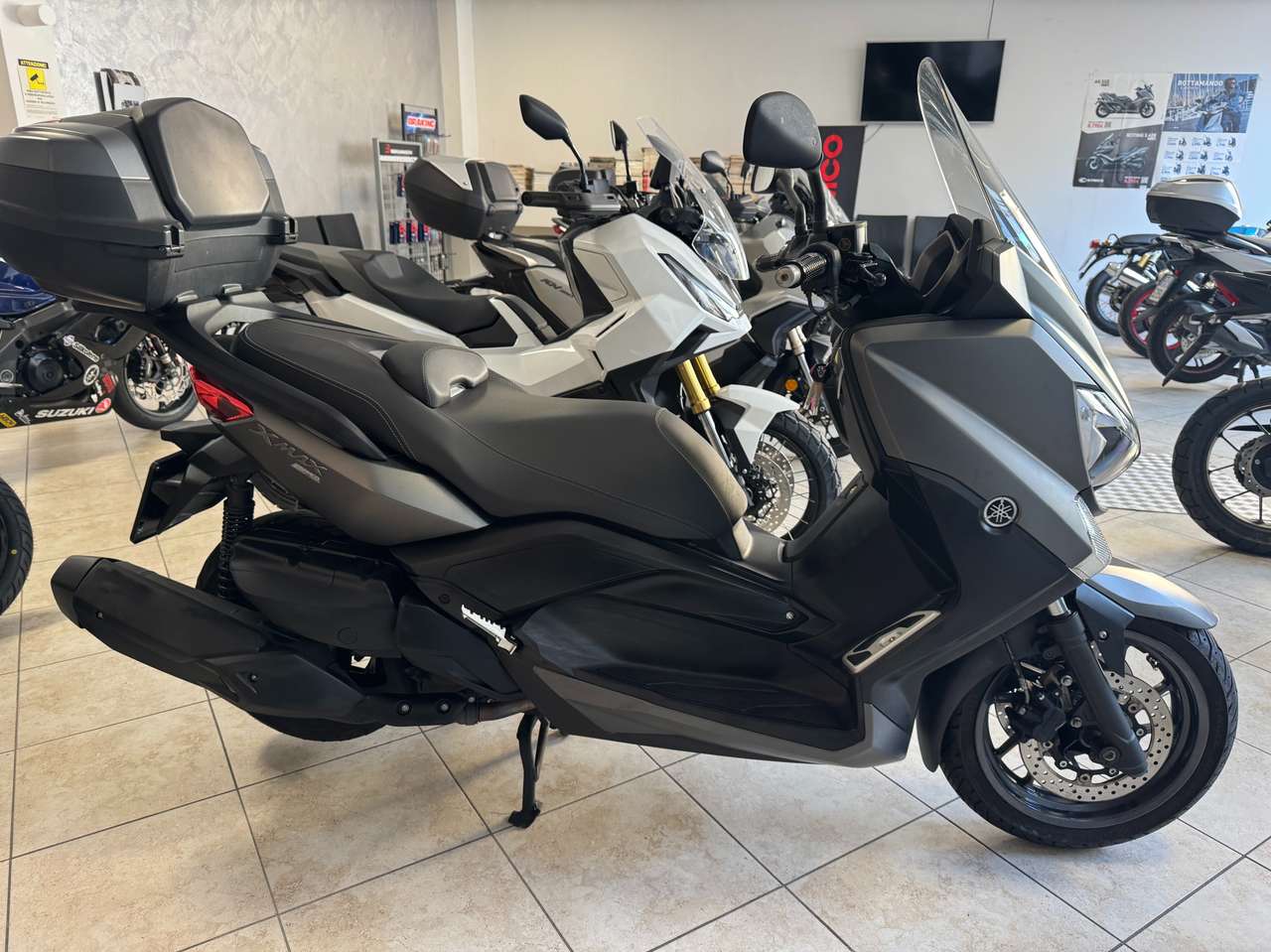 Yamaha X-Max 400 MOMODESIGN