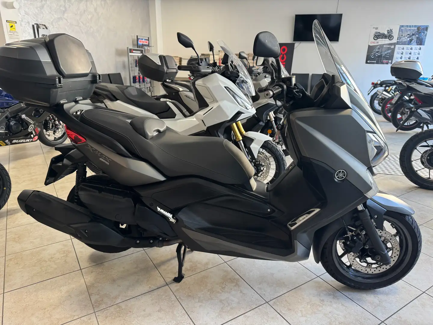 Yamaha X-Max 400 MOMODESIGN Nero - 1