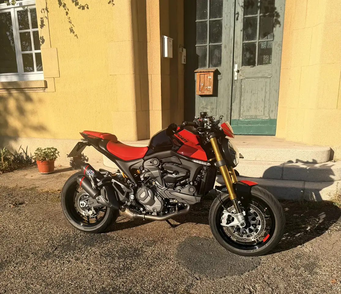 Ducati Monster 937