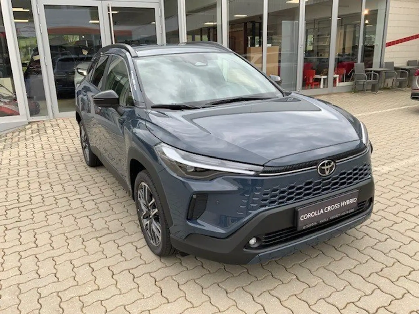 Toyota Corolla Cross 1,8 FWD Teamplayer Blau - 1