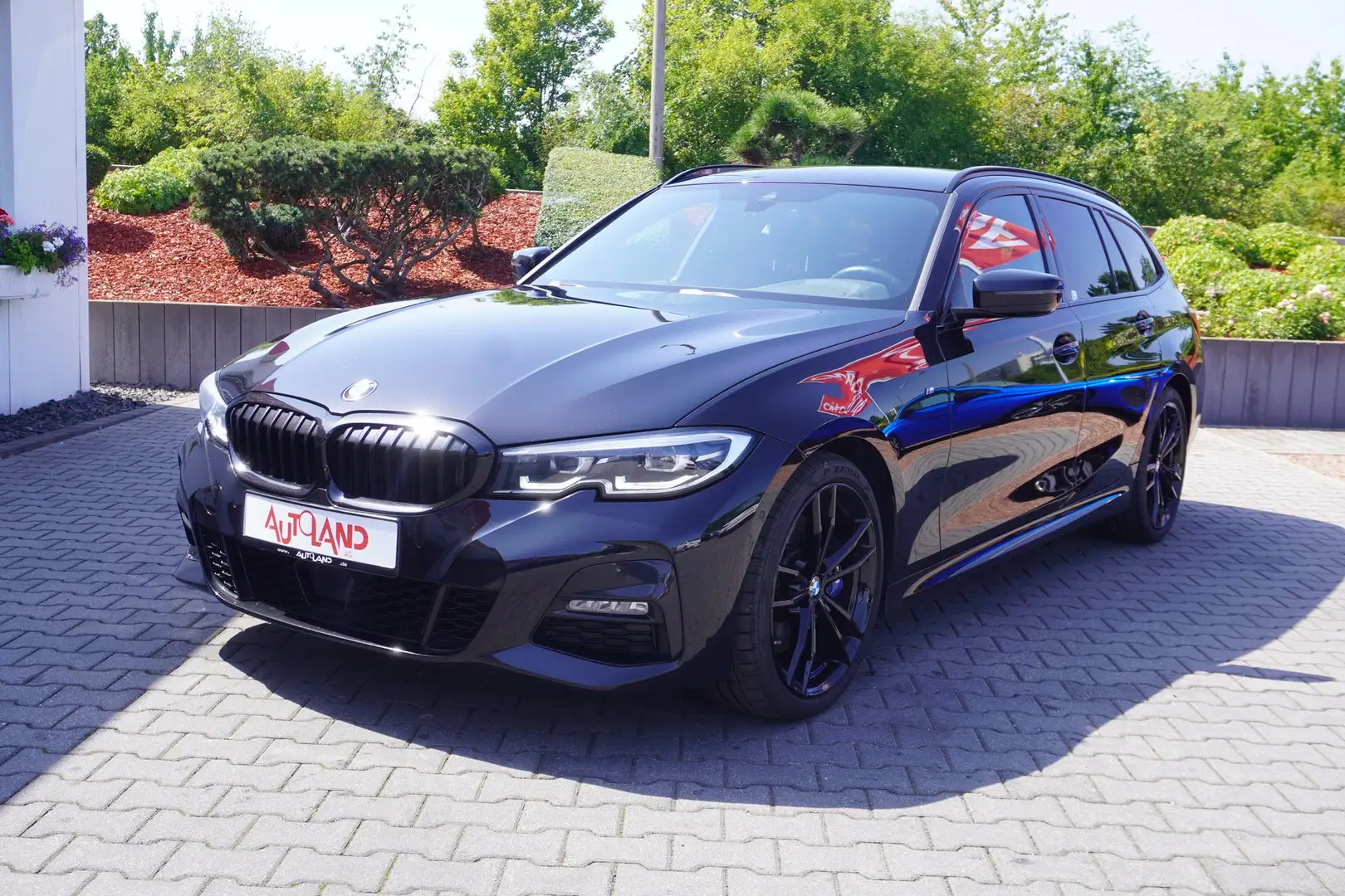 BMW 330 330i xDrive M Sport Aut. LED Navi Alcantara ACC Schwarz - 2