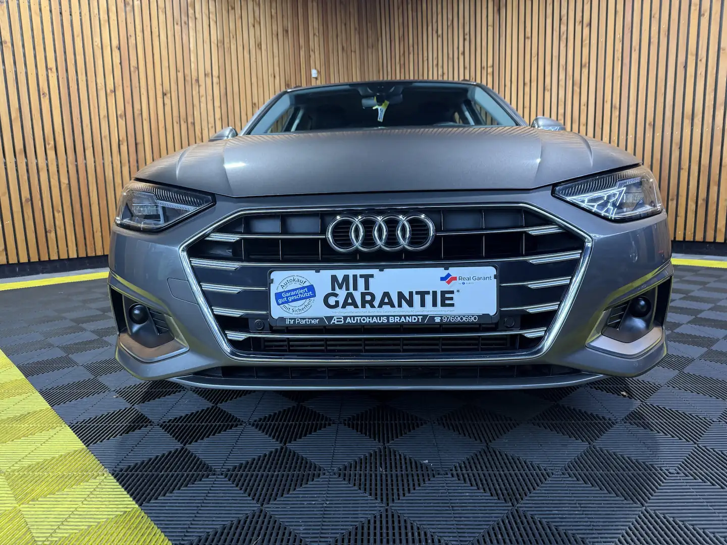 Audi A4 Avant advanced 40 TFSI Aut. Navi+*LED*Tempo* Grau - 2