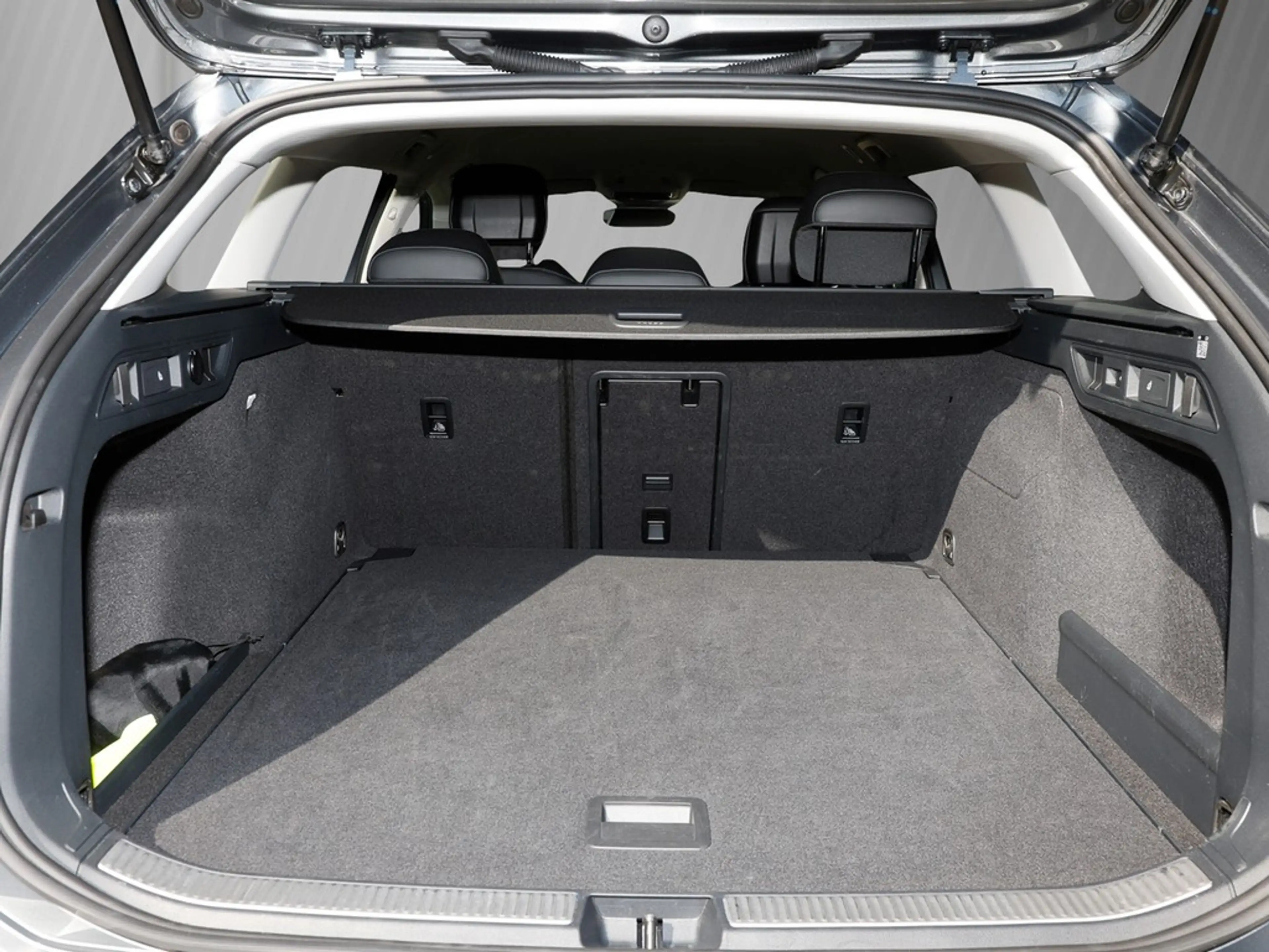 Volkswagen Passat Variant 2.0 TDI DSG Business AHK/Navi/RFK — photo 7