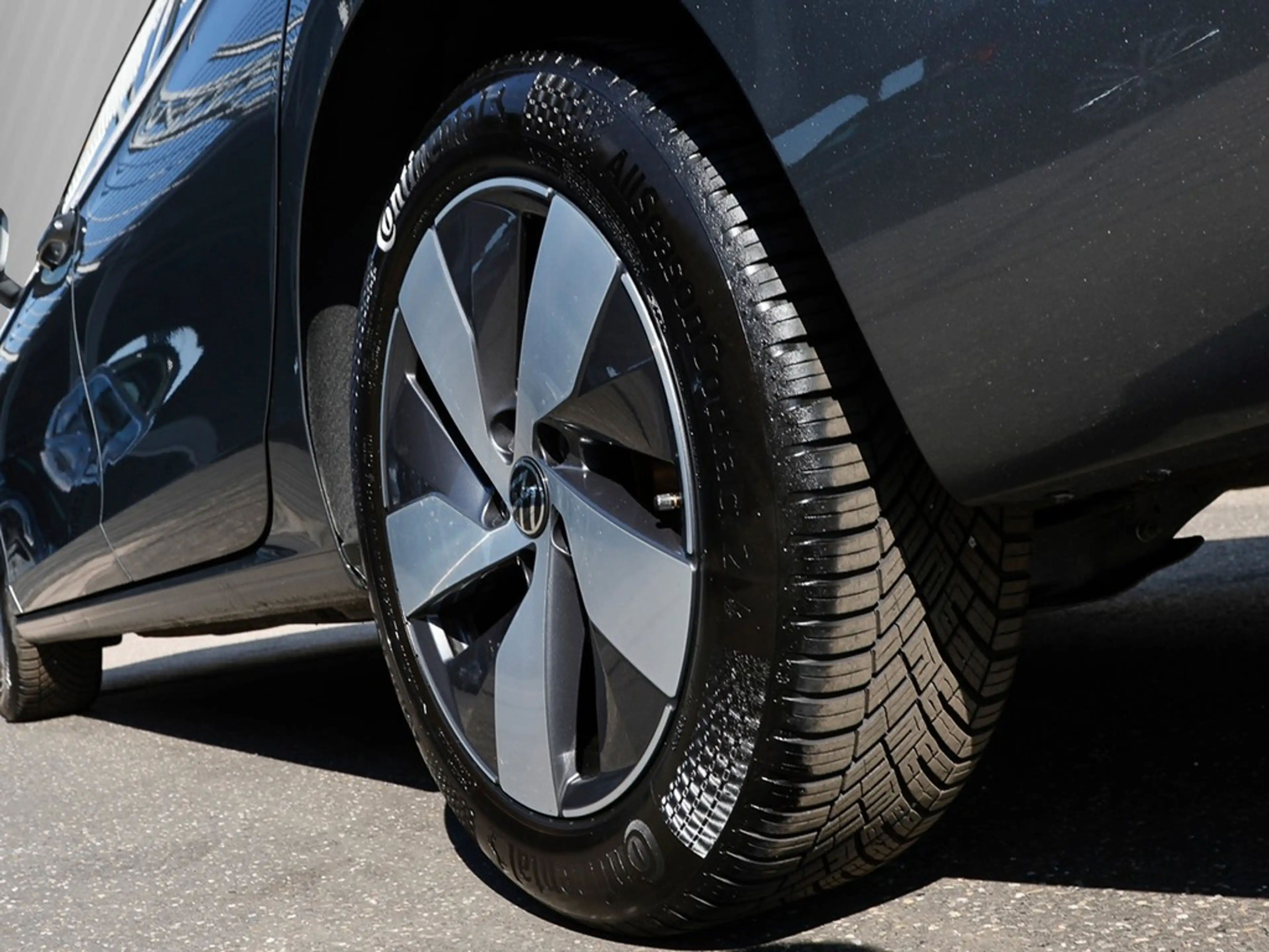Volkswagen Passat Variant 2.0 TDI DSG Business AHK/Navi/RFK — photo 6
