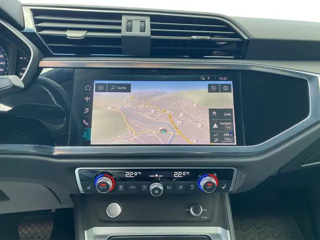 Audi Q3 view 15