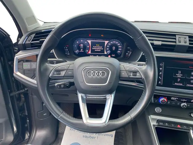 Audi Q3 view 14