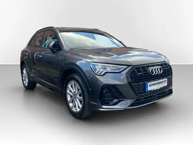 Audi Q3 view 5