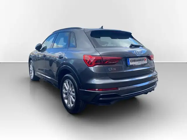 Audi Q3 view 9