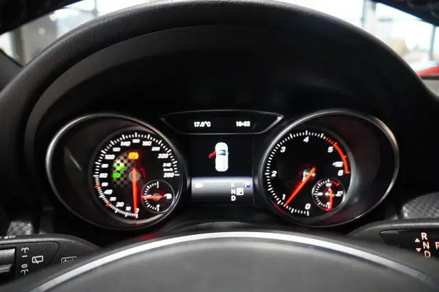Mercedes-Benz 220 view 14